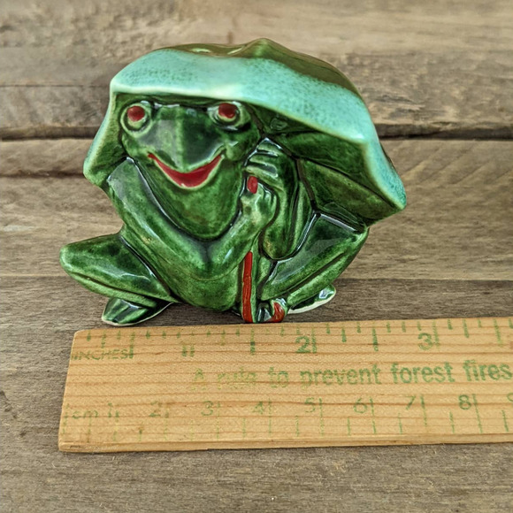 Vintage Frog on Lilypad Salt and Pepper Shaker Set - Picture 10 of 10